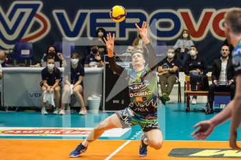 2022-03-13 - Simone Giannelli (SIR Safety Perugia) in action - VERO VOLLEY MONZA VS SIR SAFETY CONAD PERUGIA - SUPERLEAGUE SERIE A - VOLLEYBALL