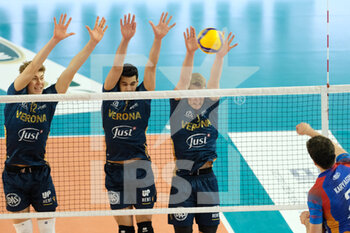 2022-03-20 - Block of Rok Mozic - Verona Volley and Mads Keyd Jensen - Verona Volley - VERONA VOLLEY VS VERO VOLLEY MONZA - SUPERLEAGUE SERIE A - VOLLEYBALL