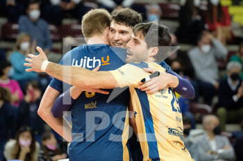 2022-03-20 - Exultation of Verona Volley with Federico Bonami - Verona Volley and Luca Spirito - Verona Volley - VERONA VOLLEY VS VERO VOLLEY MONZA - SUPERLEAGUE SERIE A - VOLLEYBALL