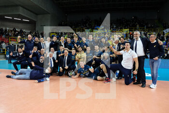 2022-03-20 - Verona Volley celebrates the victory of the match. - VERONA VOLLEY VS VERO VOLLEY MONZA - SUPERLEAGUE SERIE A - VOLLEYBALL