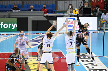 2022-03-23 - Attack of Osmany Juantorena #5 (Cucine Lube Civitanova) - CUCINE LUBE CIVITANOVA VS ALLIANZ MILANO - SUPERLEAGUE SERIE A - VOLLEYBALL