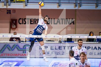 2022-02-09 - Russel serve (Gas Sales Piacenza) - TOP VOLLEY CISTERNA VS GAS SALES PIACENZA - SUPERLEAGUE SERIE A - VOLLEYBALL