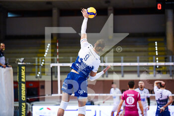 2022-02-09 - Rossard serve (Gas Sales Piacenza) - TOP VOLLEY CISTERNA VS GAS SALES PIACENZA - SUPERLEAGUE SERIE A - VOLLEYBALL