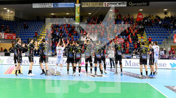 2022-03-27 - The players of Cucine Lube Civitanova greet the fans after the victoryr - PLAYOFF - CUCINE LUBE CIVITANOVA VS VERO VOLLEY MONZA - SUPERLEAGUE SERIE A - VOLLEYBALL