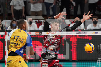 2022-04-13 - leal yoandy (n17 leo shoes perkingelmer modena) v giannelli simone (n.6 sir safety conad perugia) - PLAYOFF - SIR SAFETY CONAD PERUGIA VS LEO SHOES PERKINELMER MODENA - SUPERLEAGUE SERIE A - VOLLEYBALL