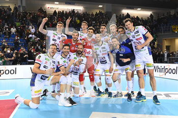 2022-04-14 - Group photo of the players of the Itas Trentino after the match - PLAY OFF - CUCINE LUBE CIVITANOVA VS ITAS TRENTINO - SUPERLEAGUE SERIE A - VOLLEYBALL