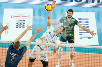2022-04-27 - Spike of Barthelemy Chinenyeze - Allianz Power Volley Milano - PLAY OFF 5TH PLACE - VERONA VOLLEY VS ALLIANZ MILANO - SUPERLEAGUE SERIE A - VOLLEYBALL