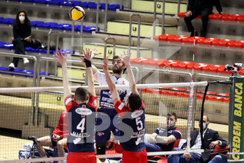 2022-04-24 - Aaron Russel Gas Sales Bluenergy Piacenza in attack. - PLAY OFF 5TH PLACE - GIOIELLA PRISMA TARANTO VS GAS SALES BLUENERGY PIACENZA - SUPERLEAGUE SERIE A - VOLLEYBALL