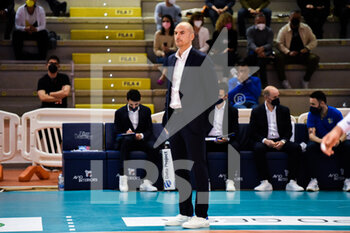 2022-04-27 - Coach Soli Fabio (Top Volley Cisterna) - PLAY OFF 5TH PLACE - TOP VOLLEY CISTERNA VS GIOIELLA PRISMA TARANTO - SUPERLEAGUE SERIE A - VOLLEYBALL