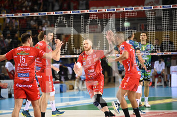 2022-05-11 - The players of Cucine Lube Civitanova rejoice after scoring a point - PLAY OFF - CUCINE LUBE CIVITANOVA VS SIR SAFETY CONAD PERUGIA - SUPERLEAGUE SERIE A - VOLLEYBALL