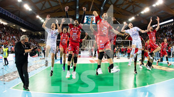 2022-05-11 - The players of Cucine Lube Civitanova rejoice after scoring a point - PLAY OFF - CUCINE LUBE CIVITANOVA VS SIR SAFETY CONAD PERUGIA - SUPERLEAGUE SERIE A - VOLLEYBALL