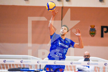 2022-05-07 - Elia Bossi serve(Top Volley Cisterna) - PLAY OFF CHALLENGE - TOP VOLLEY CISTERNA VS VERO VOLLEY MONZA - SUPERLEAGUE SERIE A - VOLLEYBALL