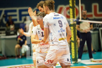 2022-10-08 - Happiness of players Allianz Milano after scoring set point - VERO VOLLEY MONZA VS ALLIANZ MILANO - SUPERLEAGUE SERIE A - VOLLEYBALL