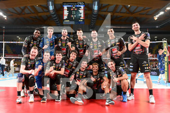 2022-10-16 - Group photo of the players of the Cucine Lube Civitanova after the match - CUCINE LUBE CIVITANOVA VS LEO SHOES MODENA - SUPERLEAGUE SERIE A - VOLLEYBALL