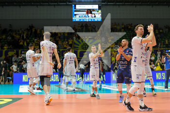 2022-10-23 - Valsa Group Modena team after the defeat vs Allianz Milano. - LEO SHOES MODENA VS ALLIANZ MILANO - SUPERLEAGUE SERIE A - VOLLEYBALL
