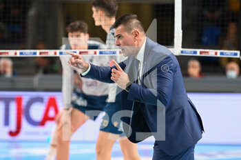 2022-11-06 - Gianlorenzo Blengini (Coach of Cucine Lube Civitanova) - CUCINE LUBE CIVITANOVA VS WITHU VERONA - SUPERLEAGUE SERIE A - VOLLEYBALL