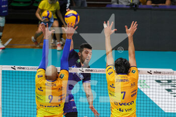 2022-11-06 - Earvin Ngapeth, Dragan Stankovic  (Valsa Group Modena) - LEO SHOES MODENA VS TOP VOLLEY CISTERNA - SUPERLEAGUE SERIE A - VOLLEYBALL