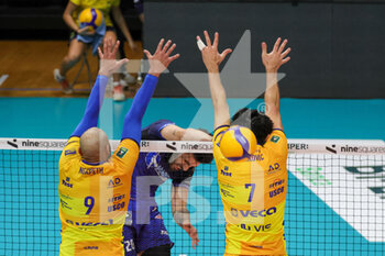 2022-11-06 - Earvin Ngapeth, Dragan Stankovic  (Valsa Group Modena) - LEO SHOES MODENA VS TOP VOLLEY CISTERNA - SUPERLEAGUE SERIE A - VOLLEYBALL