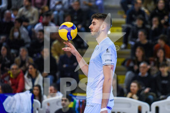 27/11/2022 - Peter Dirlic serve (Top Volley Cisterna) - TOP VOLLEY CISTERNA VS SIR SAFETY SUSA PERUGIA 1-3 - SUPERLEGA SERIE A - VOLLEY