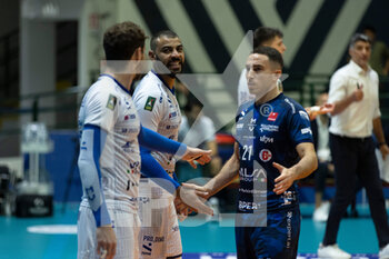 2022-12-04 - Earvin N'Gapeth and Salvatore Rossini (Modena Volley) - VERO VOLLEY MONZA VS LEO SHOES MODENA - SUPERLEAGUE SERIE A - VOLLEYBALL