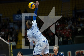 2022-12-04 - Spike of Earvin N'Gapeth (Modena Volley)  - VERO VOLLEY MONZA VS LEO SHOES MODENA - SUPERLEAGUE SERIE A - VOLLEYBALL