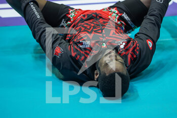 2022-12-18 - Wilfredo Leon Venero (SIR Safety Perugia) during warm up  the 12th day of the Superlega SerieA between Vero Volley Momza vs Sir Safety Perugia - VERO VOLLEY MONZA VS SIR SAFETY SUSA PERUGIA - SUPERLEAGUE SERIE A - VOLLEYBALL