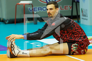 2022-12-18 - Simone Giannelli (SIR Safety Perugia) during warm up the 12th day of the Superlega SerieA between Vero Volley Momza vs Sir Safety Perugia - VERO VOLLEY MONZA VS SIR SAFETY SUSA PERUGIA - SUPERLEAGUE SERIE A - VOLLEYBALL