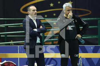 2022-12-18 - Head coach Andrea Anastasi with assistant Antonio Valentini (SIR Safety Perugia) during the 12th day of the Superlega SerieA between Vero Volley Momza vs Sir Safety Perugia - VERO VOLLEY MONZA VS SIR SAFETY SUSA PERUGIA - SUPERLEAGUE SERIE A - VOLLEYBALL