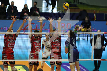 2022-12-18 - Spike of Georg GROZER (Vero Volley Monza) during the 12th day of the Superlega SerieA between Vero Volley Momza vs Sir Safety Perugia - VERO VOLLEY MONZA VS SIR SAFETY SUSA PERUGIA - SUPERLEAGUE SERIE A - VOLLEYBALL