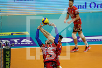 2022-12-18 - Simone Giannelli (SIR Safety Perugia) in action during the 12th day of the Superlega SerieA between Vero Volley Momza vs Sir Safety Perugia - VERO VOLLEY MONZA VS SIR SAFETY SUSA PERUGIA - SUPERLEAGUE SERIE A - VOLLEYBALL
