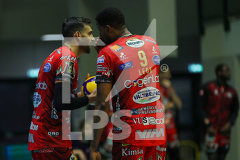 2022-12-18 - Wilfredo Leon Venero and Sebastian Solè (SIR Safety Perugia) during the 12th day of the Superlega SerieA between Vero Volley Momza vs Sir Safety Perugia - VERO VOLLEY MONZA VS SIR SAFETY SUSA PERUGIA - SUPERLEAGUE SERIE A - VOLLEYBALL