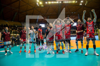 2022-12-18 - Happyness of players SIR Safety Perugia during the 12th day of the Superlega SerieA between Vero Volley Momza vs Sir Safety Perugia - VERO VOLLEY MONZA VS SIR SAFETY SUSA PERUGIA - SUPERLEAGUE SERIE A - VOLLEYBALL
