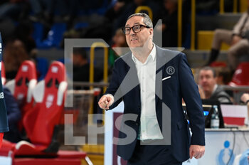 2022-12-18 - Vincenzo Di Pinto (Coach of Gioiella Prisma Taranto) - CUCINE LUBE CIVITANOVA VS GIOIELLA PRISMA TARANTO - SUPERLEAGUE SERIE A - VOLLEYBALL
