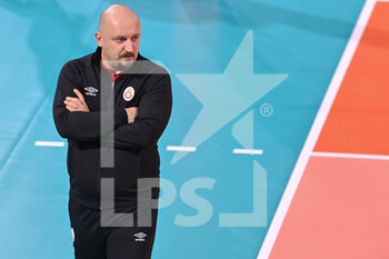 2022-12-22 - Ataman Guneyligil (Head Coach of Galatasaray HDI Sigorta Istanbul) - SAVINO DEL BENE SCANDICCI VS GALATASARAY HDI SIGORTA ISTANBUL - CEV CUP WOMEN - VOLLEYBALL