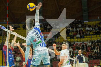 2022-03-16 - Spike of LUCIANO PALONSKY (Tours Volleyball) - FINAL MATCH - VERO VOLLEY MONZA VS TOURS VOLLEY-BALL - CEV CUP - VOLLEYBALL