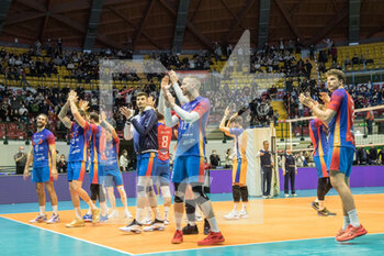 2022-03-16 - Vero Volley Monza's players celebration the victory - FINAL MATCH - VERO VOLLEY MONZA VS TOURS VOLLEY-BALL - CEV CUP - VOLLEYBALL