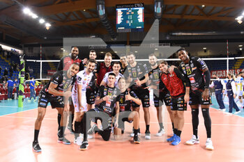 2022-01-26 - Group photo of the players of the Cucine Lube Civitanova after the match - CUCINE LUBE CIVITANOVA VS OK MERKUR MARIBOR - CHAMPIONS LEAGUE MEN - VOLLEYBALL