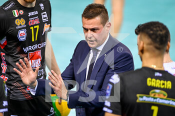 2022-02-16 - Time out of Gianlorenzo Blengini (Coach of Cucine Lube Civitanova) - CUCINE LUBE CIVITANOVA VS ZAKSA KEDZIERZYN KOZLE - CHAMPIONS LEAGUE MEN - VOLLEYBALL