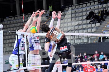 2022-03-10 - Timothee Carle spike  (Berlin Recycling Volleys) - TRENTINO ITAS VS BERLIN RECYCLING VOLLEY - CHAMPIONS LEAGUE MEN - VOLLEYBALL