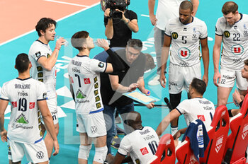 2022-12-14 - Time out of the Tours Vb team - CUCINE LUBE CIVITANOVA VS TOURS VB - CHAMPIONS LEAGUE MEN - VOLLEYBALL