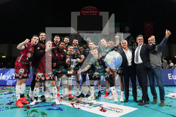2022-12-15 - celebration with the club world cup trophy won by sir safety susa perugia - SIR SICOMA MONINI PERUGIA VS ZIRAAT BANK ANKARA - CHAMPIONS LEAGUE MEN - VOLLEYBALL