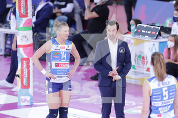 2022-01-06 - Joanna Wolosz (Conegliano) and coach Daniele Santarelli (Conegliano) - IMOCO VOLLEY CONEGLIANO VS IGOR GORGONZOLA NOVARA - WOMEN ITALIAN CUP - VOLLEYBALL