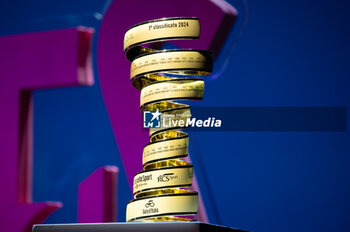 2023-10-14 - The Giro D'Italia winner's trophy - 2023 FESTIVAL DELLO SPORT - SPORTS FESTIVAL - EVENTS - OTHER SPORTS