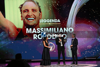 2023-12-06 - Ninth edition Gazzetta Sports Award Cruis Edition in the picture Legend Award to Massimilano Rosolino rewards the Mayor of Naples Gaetano Manfredi - GAZZETTA SPORTS AWARDS - CRUIS EDITION - EVENTS - OTHER SPORTS
