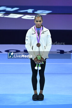 2023-10-06 - Shilese JONES (USA) during the medal ceremony - 52ND ARTISTIC GYMNASTICS WORLD CHAMPIONSHIPS - WOMEN'S INDIVIDUAL ALL-AROUND FINAL - GYMNASTICS - OTHER SPORTS