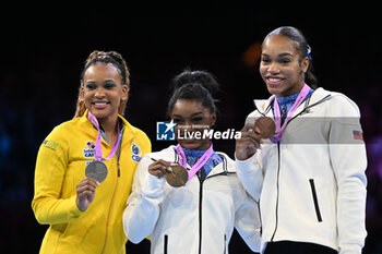 2023-10-06 - Medal ceremony Women's AA: Gold Simone Biles, Silver Rebeca Andrade, Bronze Shilese Jones - 52ND ARTISTIC GYMNASTICS WORLD CHAMPIONSHIPS - WOMEN'S INDIVIDUAL ALL-AROUND FINAL - GYMNASTICS - OTHER SPORTS