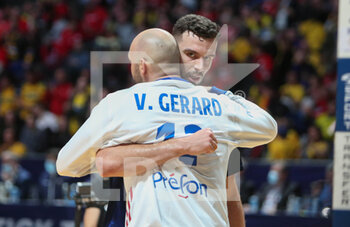 27/01/2023 - Nedim Remili and Vincent Gerard of France celebrate at full time during the IHF Men's World Championship 2023, Semi-Finals Handball match between France and Sweden on January 27, 2023 at Tele2 Arena in Stockholm, Sweden - HANDBALL - IHF MEN'S WORLD CHAMPIONSHIP 2023 - 1/2 - FRANCE V SWEDEN - PALLAMANO - ALTRO