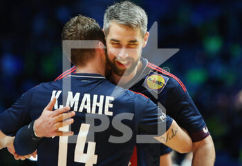 27/01/2023 - Luka Karabatic and Kentin Mahe of France celebrate at full time during the IHF Men's World Championship 2023, Semi-Finals Handball match between France and Sweden on January 27, 2023 at Tele2 Arena in Stockholm, Sweden - HANDBALL - IHF MEN'S WORLD CHAMPIONSHIP 2023 - 1/2 - FRANCE V SWEDEN - PALLAMANO - ALTRO