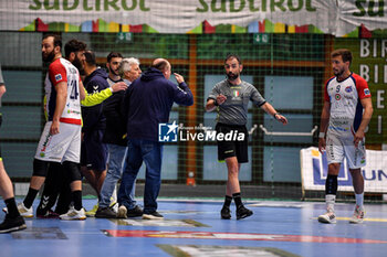 2023-05-10 - Francizsco Javier Zupo Equisoain Azanza Coach of Raimond Sassari espulsione
Brixen Handball - Raimond Handball Sassari
FIGH Serie A Mascile 2022-2023
Semifinale Playoff Gara3
Bressanone, 10/05/2023
Foto di Luigi Canu - PLAYOFF - SEMIFINALE - SSV BRIXEN VS RAIMOND SASSARI G3 - HANDBALL - OTHER SPORTS
