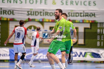 2023-05-10 - Davide Bulzamini of Brixen
Brixen Handball - Raimond Handball Sassari
FIGH Serie A Mascile 2022-2023
Semifinale Playoff Gara3
Bressanone, 10/05/2023
Foto di Luigi Canu - PLAYOFF - SEMIFINALE - SSV BRIXEN VS RAIMOND SASSARI G3 - HANDBALL - OTHER SPORTS